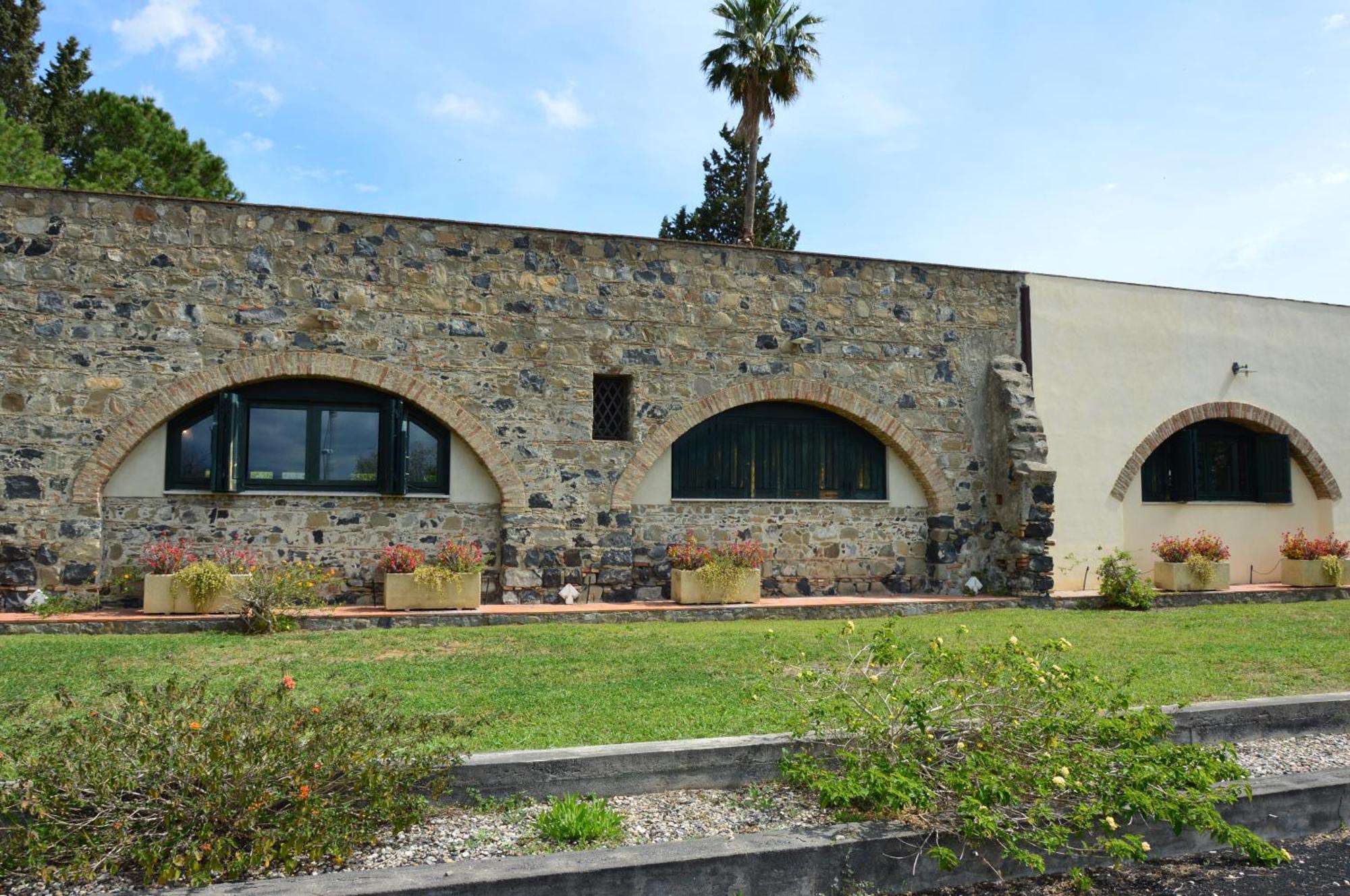 Antico Borgo Etneo Country Hotel Calatabiano Bagian luar foto