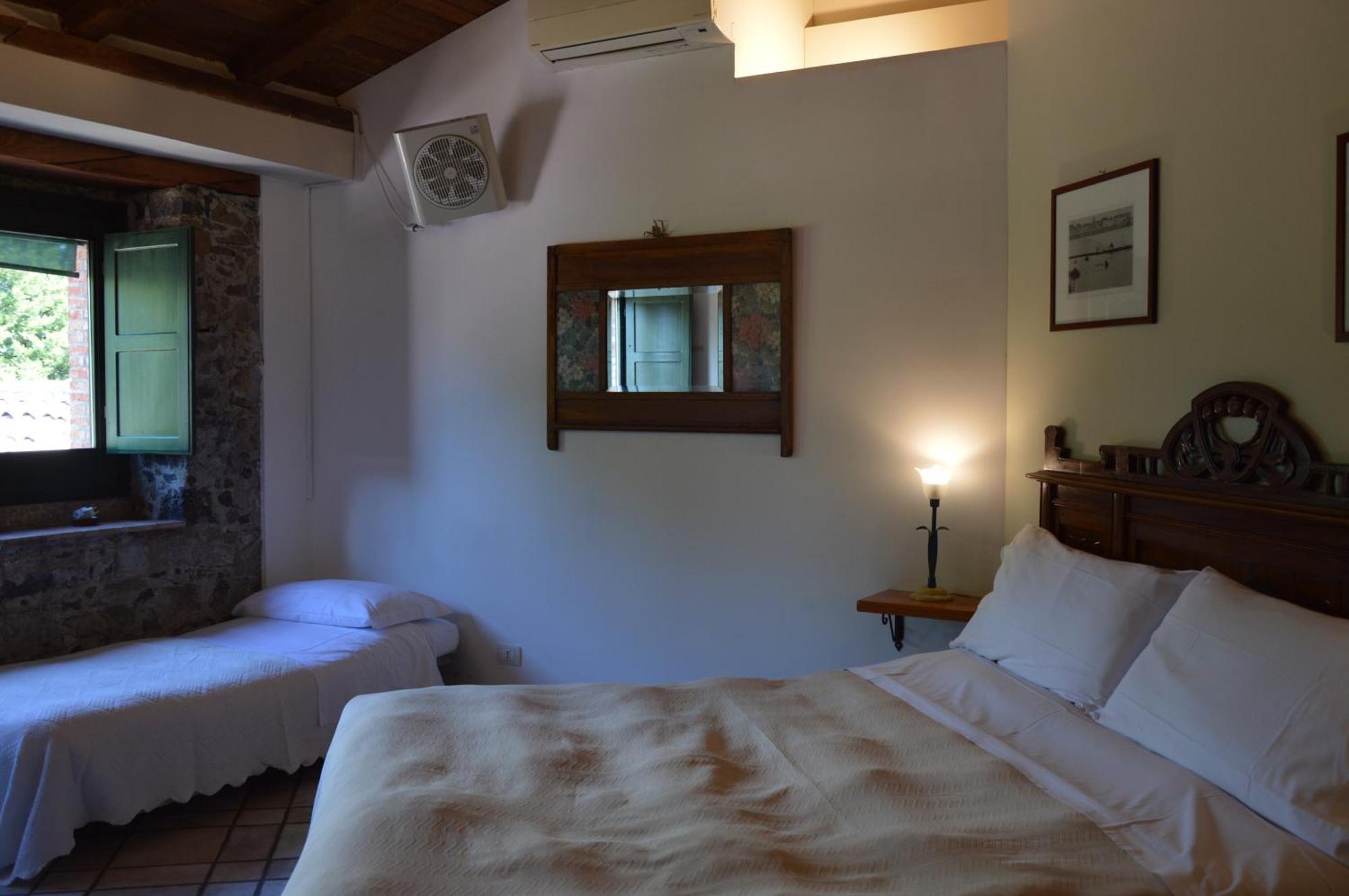 Antico Borgo Etneo Country Hotel Calatabiano Bagian luar foto