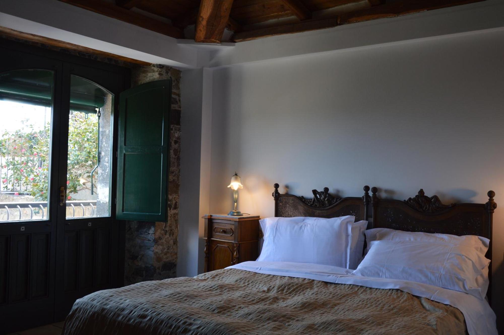 Antico Borgo Etneo Country Hotel Calatabiano Bagian luar foto