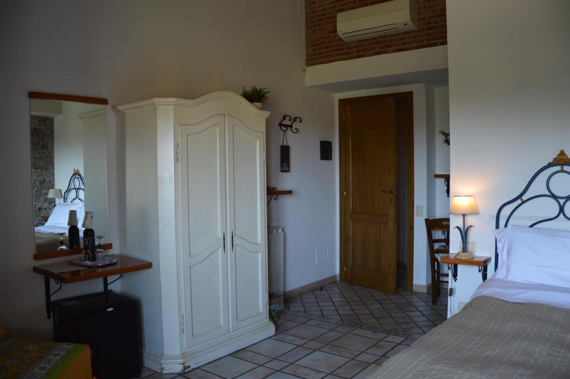 Antico Borgo Etneo Country Hotel Calatabiano Bagian luar foto